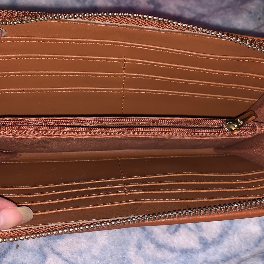 Ellen Tracy Brown Leather Women's Wallet - Picture 5 of 7